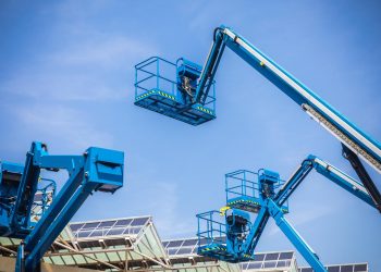 5 Safety Tips for Operating a Scissor Lift